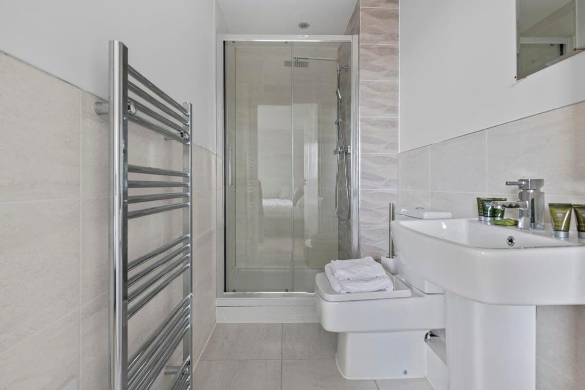 Spacious 1 Bedroom Apartment In A Converted Mill Leeds  Exterior photo