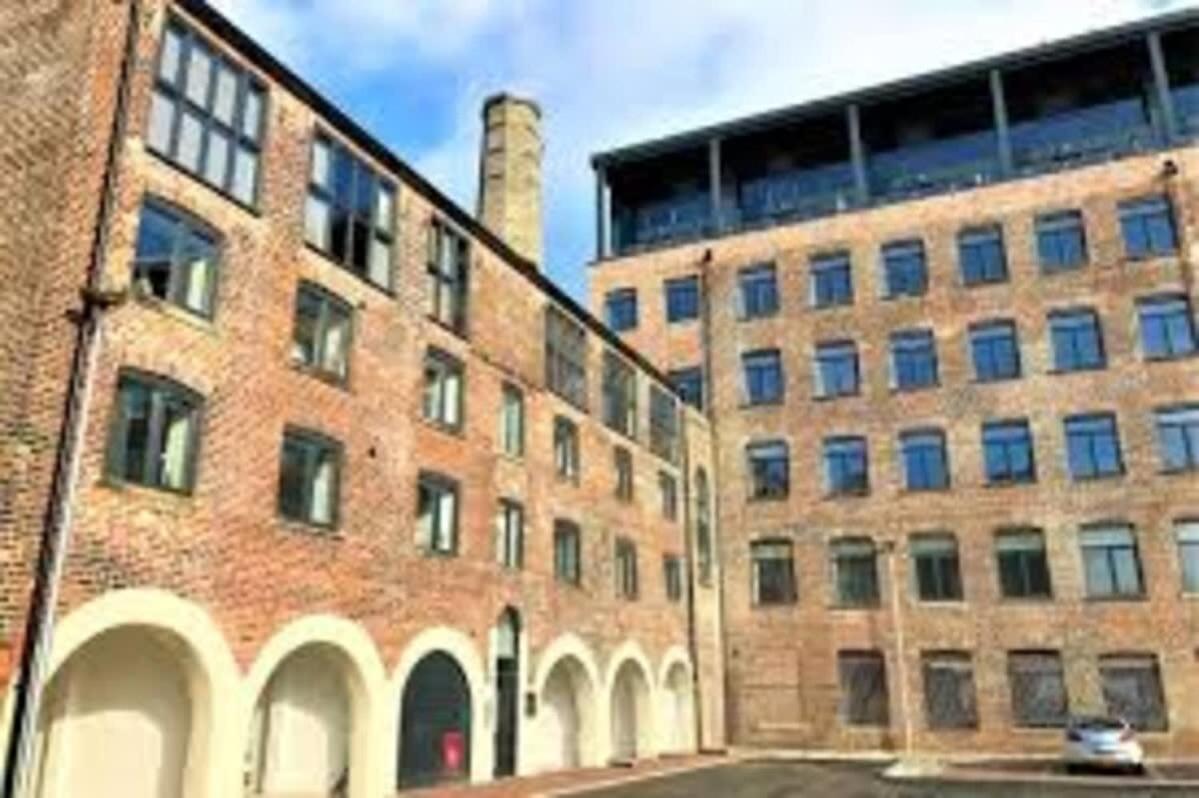 Spacious 1 Bedroom Apartment In A Converted Mill Leeds  Exterior photo